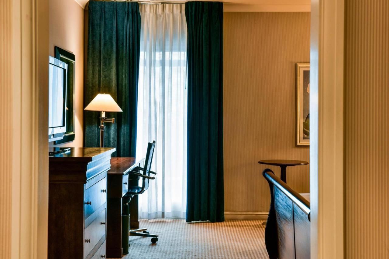 Sheraton Skyline Hotel London Heathrow Hillingdon Exteriör bild