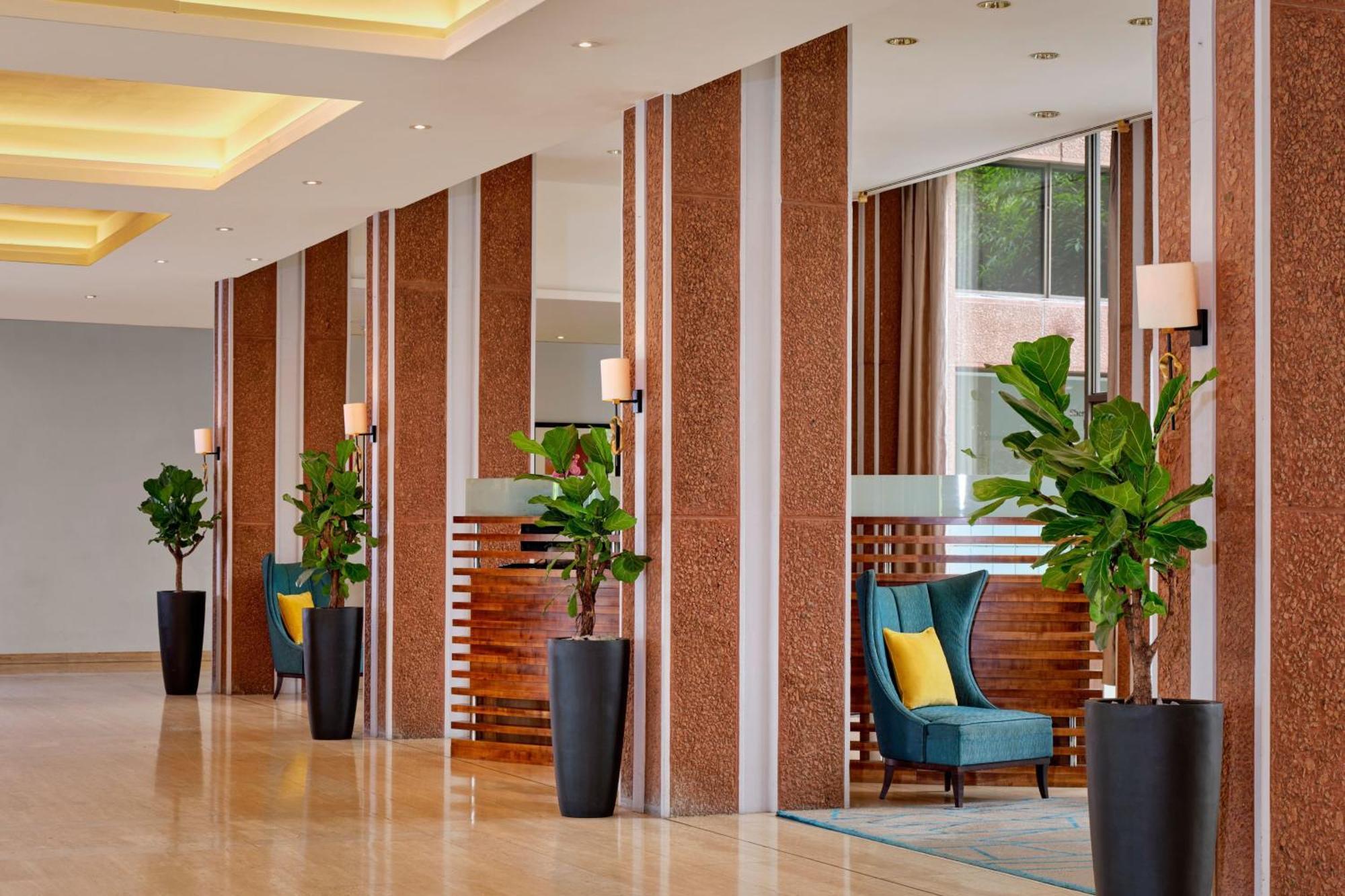Sheraton Skyline Hotel London Heathrow Hillingdon Exteriör bild