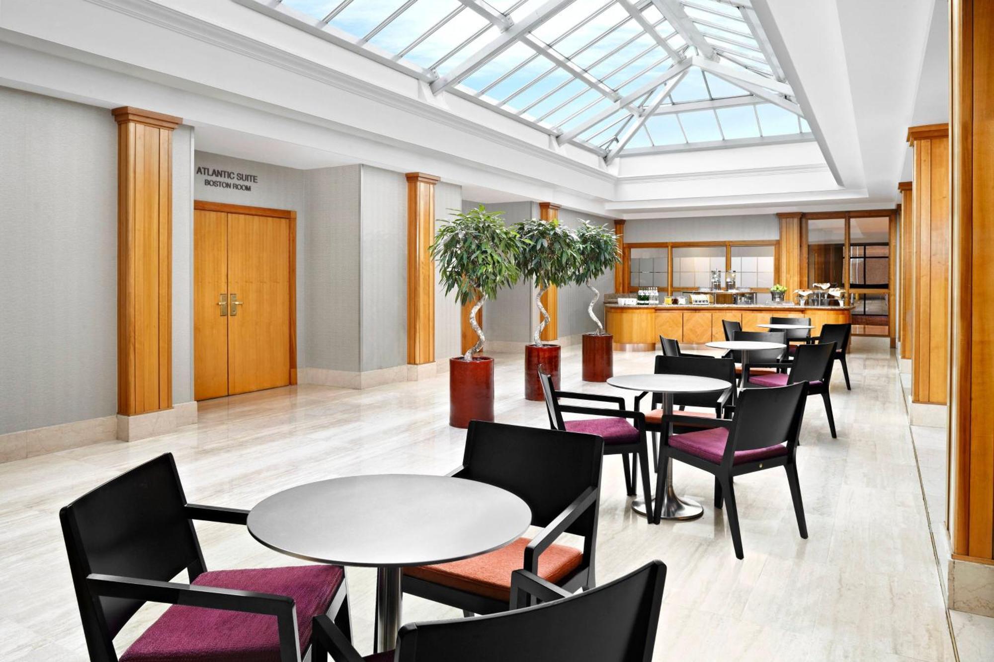 Sheraton Skyline Hotel London Heathrow Hillingdon Exteriör bild