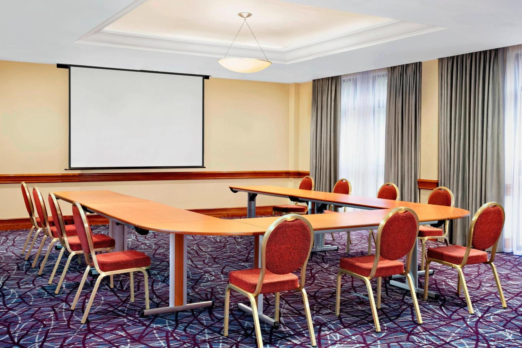 Sheraton Skyline Hotel London Heathrow Hillingdon Exteriör bild