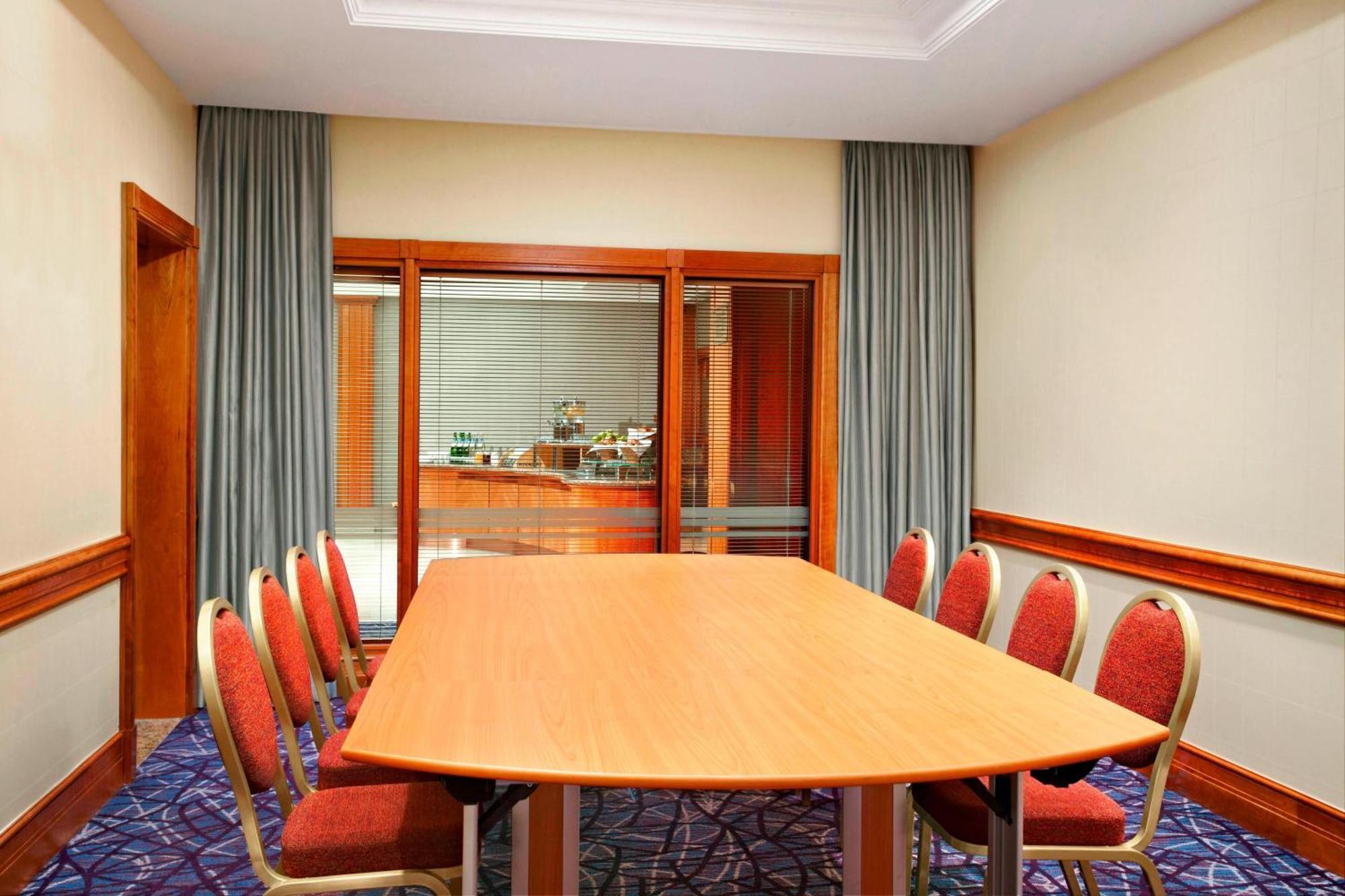 Sheraton Skyline Hotel London Heathrow Hillingdon Exteriör bild