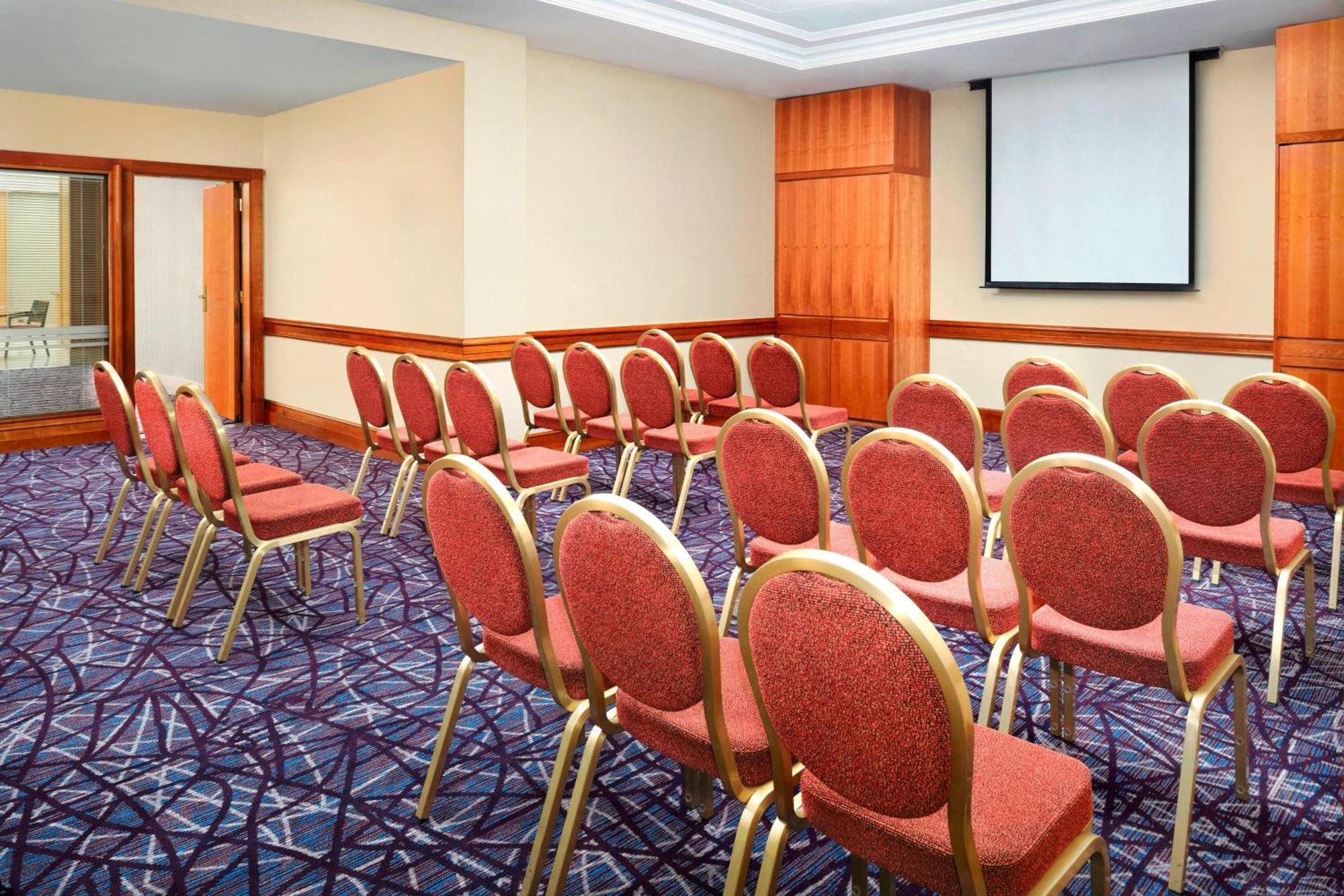 Sheraton Skyline Hotel London Heathrow Hillingdon Exteriör bild