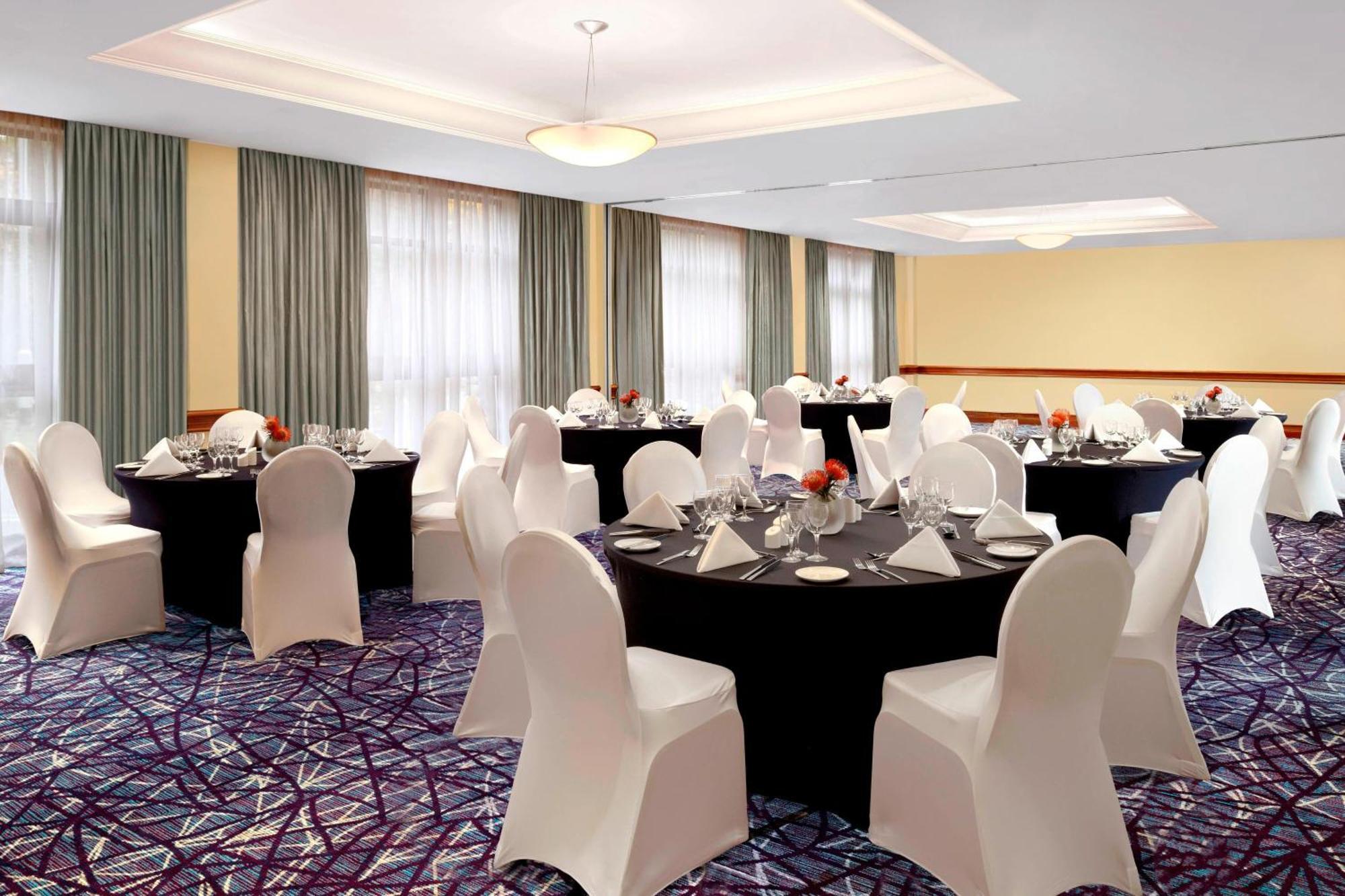Sheraton Skyline Hotel London Heathrow Hillingdon Exteriör bild