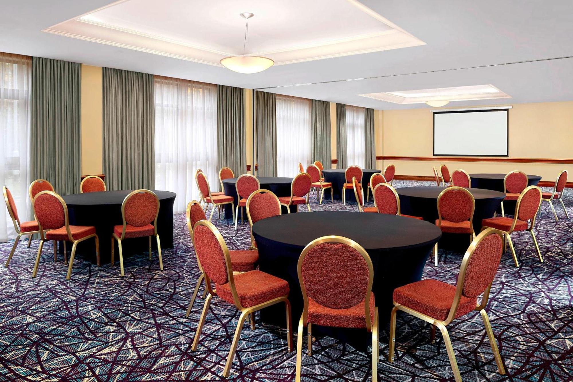 Sheraton Skyline Hotel London Heathrow Hillingdon Exteriör bild